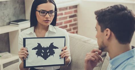 how are therapists similar to forensic psychologists